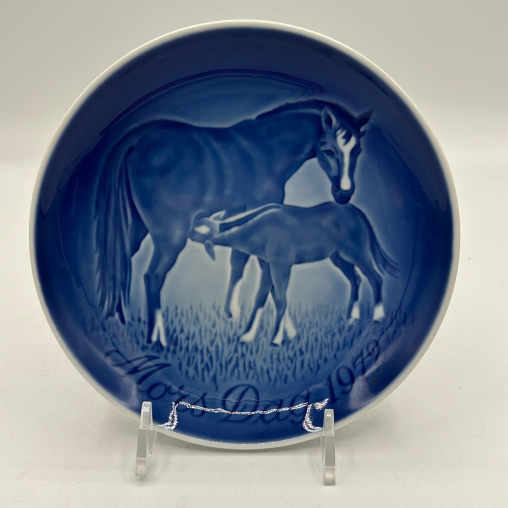 Momma horse and her colt, Bing and Grondahl plate